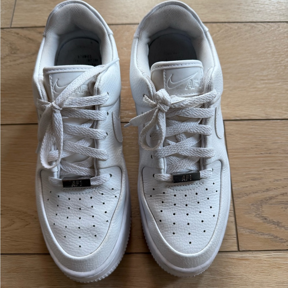 Nike Air Force 1- sage low in white
